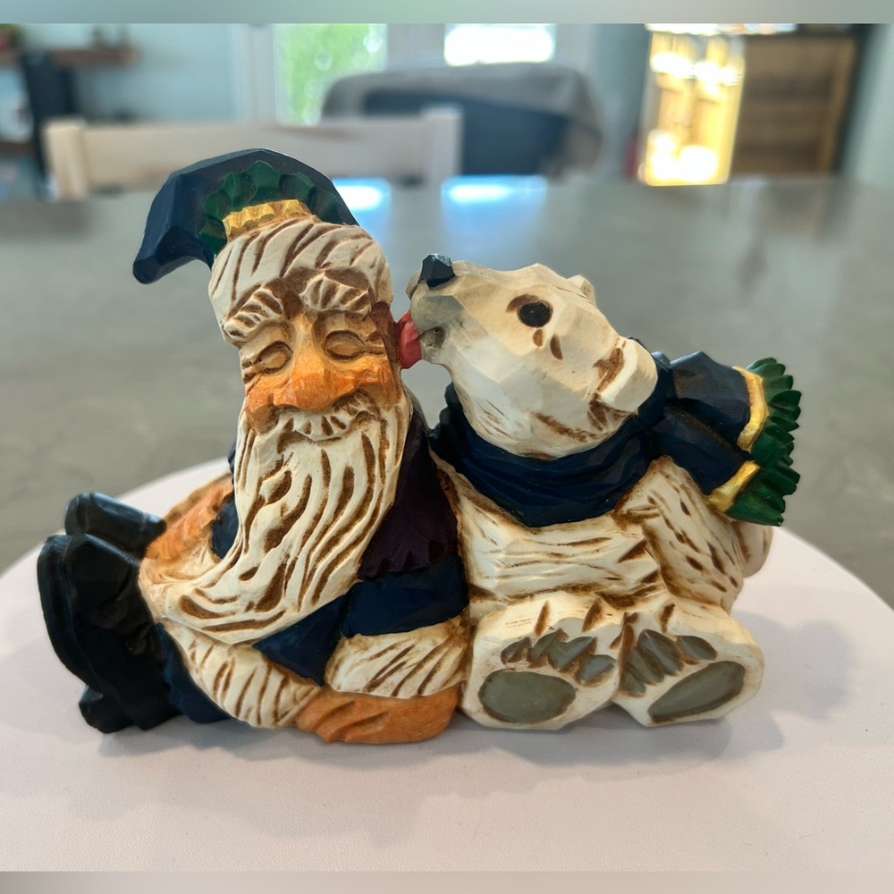 DAVID FRYKMAN Polar Bear Kissing Santa Shelf Sitter Figure DF1063 1997